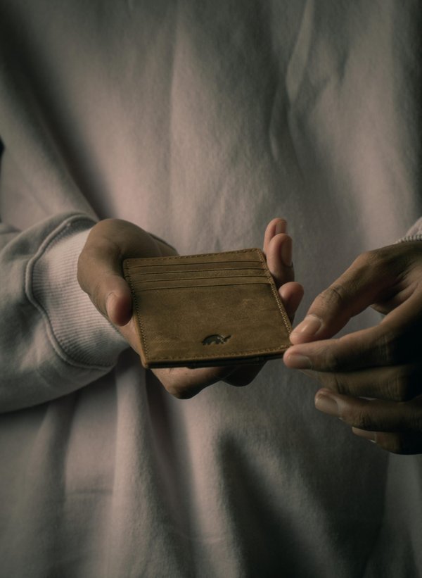 Porte carte bois : élégance durable et design naturel